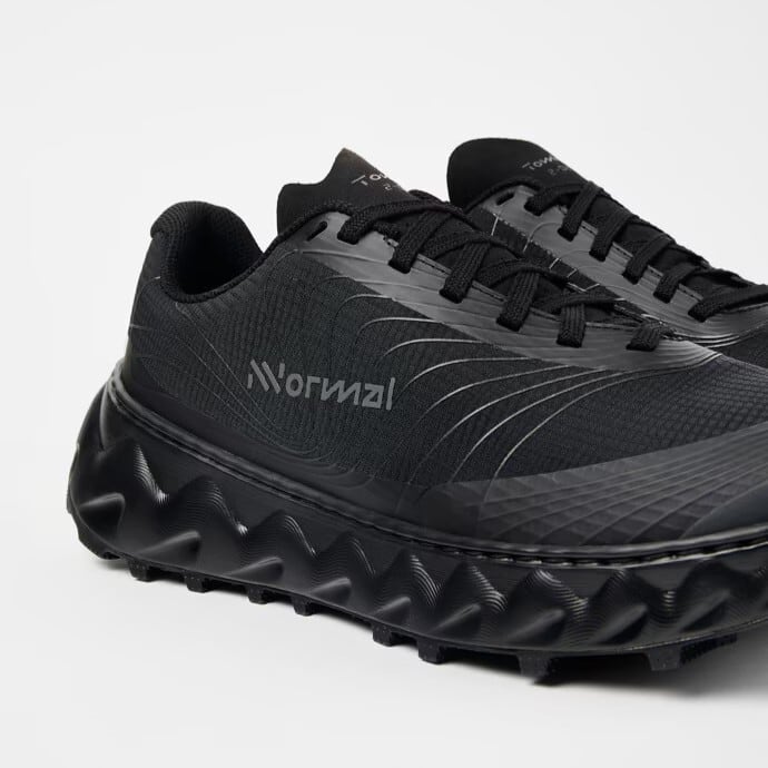 NNormal / Tomir 02 (Black) | 道がまっすぐ
