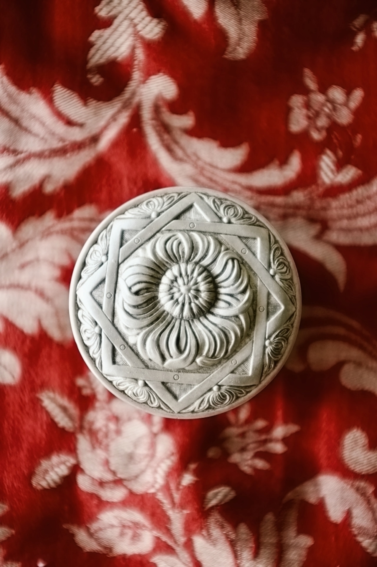 1900s フランス 灰色アスターと八芒星とアルミパウダーケース アンティーク