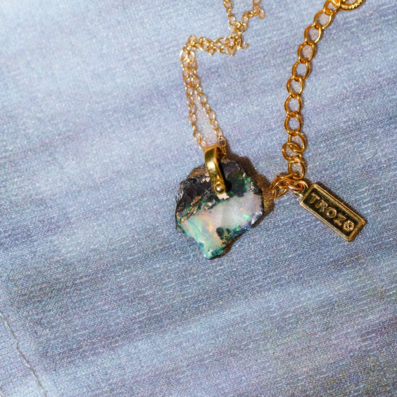015 Water Lilies Collection】 オパール 鉱物原石 14kgf ネックレス