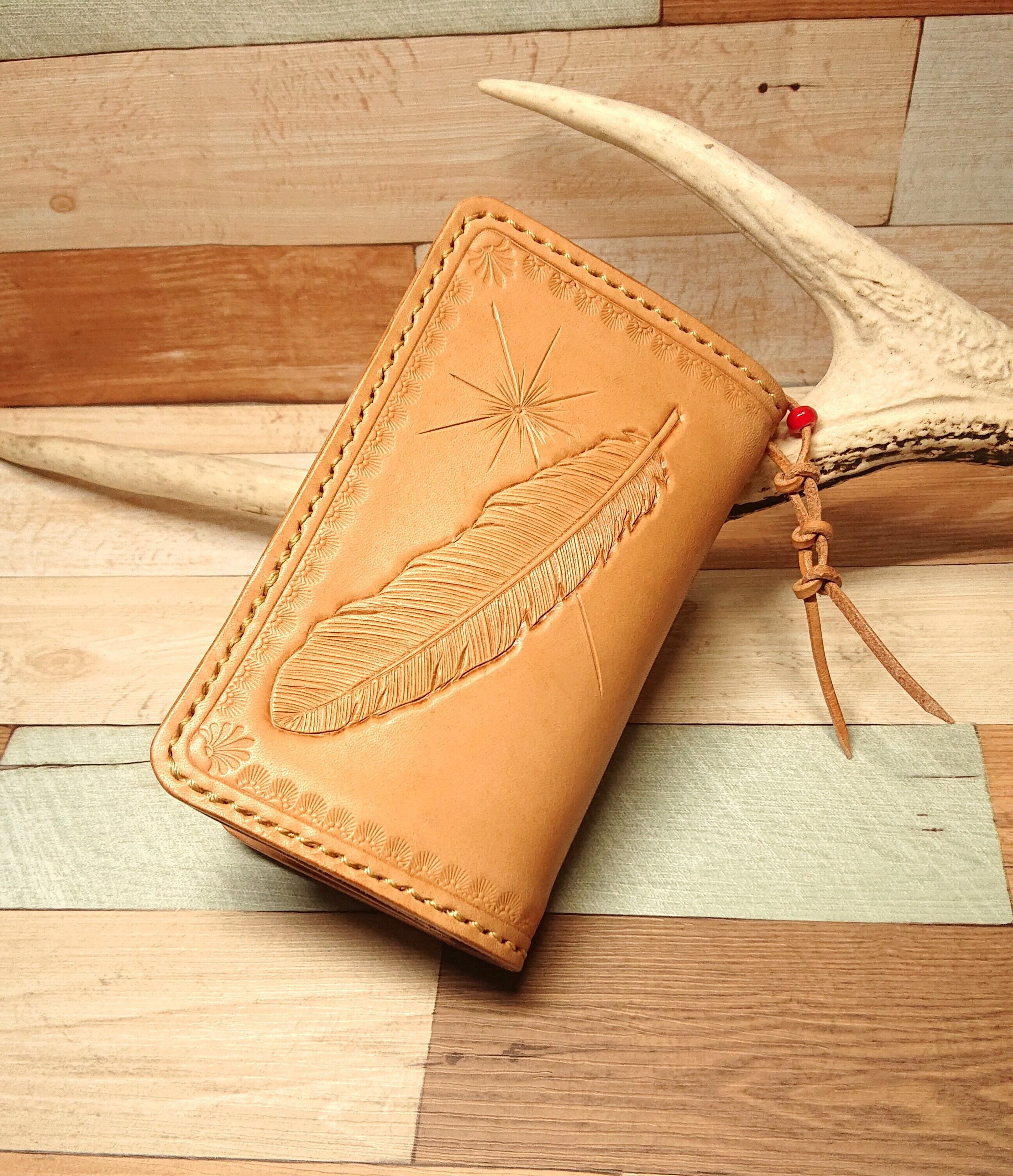 フェザーカービングのミドルウォレット