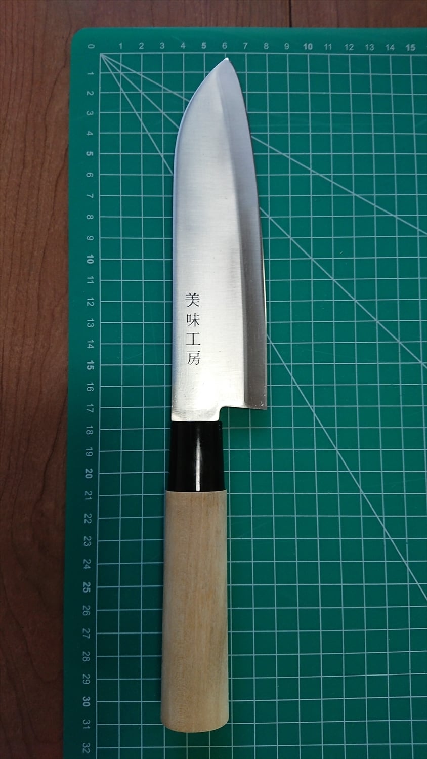 ONo.534　中古　出刃包丁(丸重)　切れ味抜群！ 中古o988 切れる三徳包丁 美味工房 刃長約170mm＋2特典 | 奄美テック