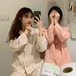 さくらんぼ柄パジャマ ルームウェア パジャマ 部屋着 寝巻き ナイトウェア ロング ロング丈 袖あり 長袖 Vネック 襟付き ハイウエスト 前開き 綿 上下セット 2点セット ツーピース かわいい 大人可愛い シンプル カジュアル おしゃれ お洒落 レトロ 大人可愛い 大人女子 こなれ感 ラフ ラブリー キュート ガーリー 主役級 柄 春 秋 10代 20代 30代 レディース 女子会 お泊まり 休日 着回し 普段使い 重ね着 韓国 韓国系 色展開 ピンク アプリコット
