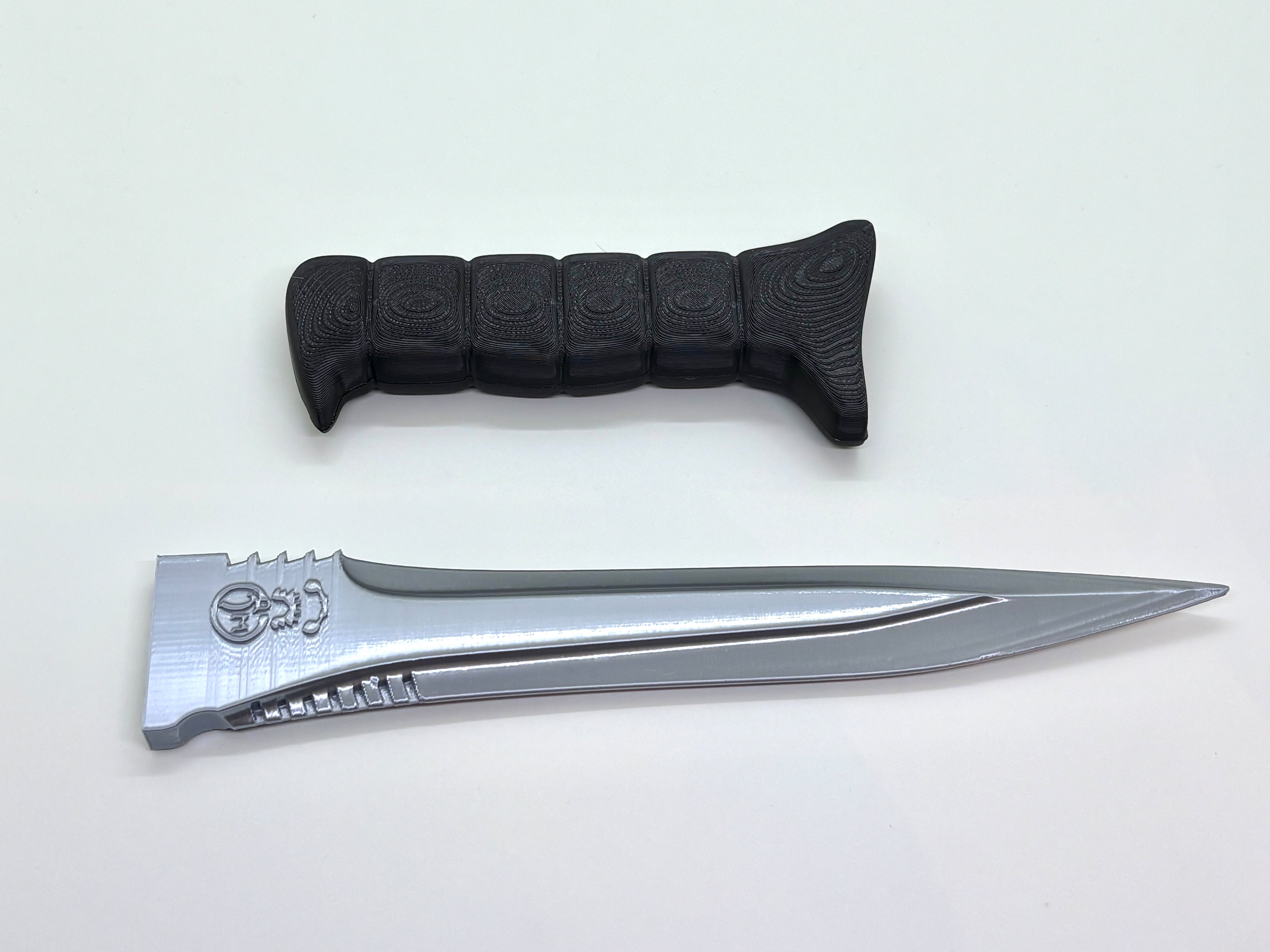 バイオハザード RE4 レオン バヨネット サバイバルナイフ 金属製 レプリカ 新型）バイオハザード RE4 レオン プライマルナイフ （金属なし） | 3D