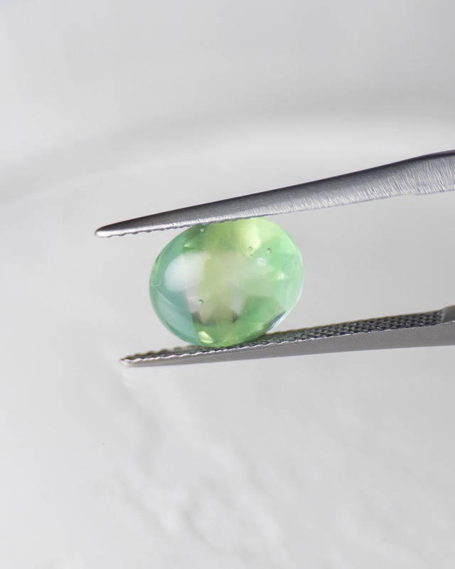 バフトップオーバルカット10×8mm #599【硝子の宝石】