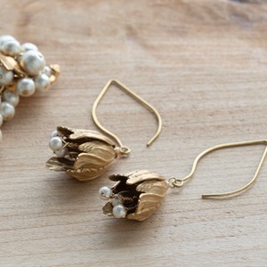 monshiro　tulip hook earring