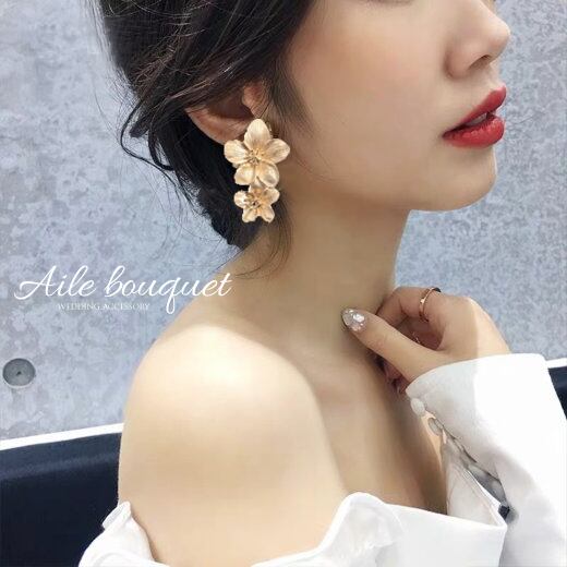 割引販促品 お花の大ぶりゴールドピアス メーカー直販 Kingscages Com