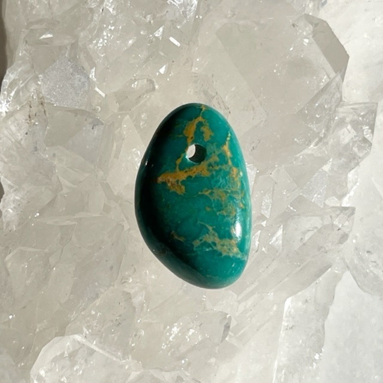 【SALE】【超美石】アリゾナ産　キングマンターコイズ　（穴あきタンブル）　5254