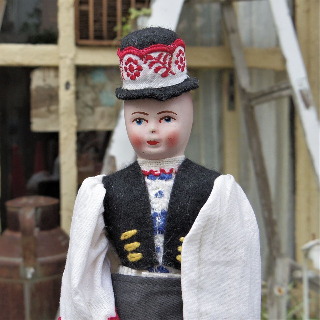 エア蚤の市 民族衣装のお人形 Atelier Oneflower