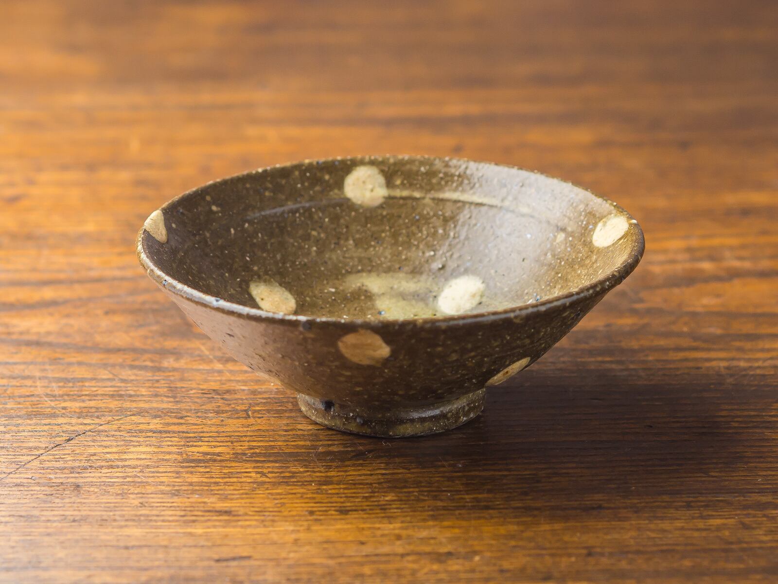 4寸飯茶碗 茶地に白ドット柄（小鉢・盃）／西川真衣 | 手作りの器