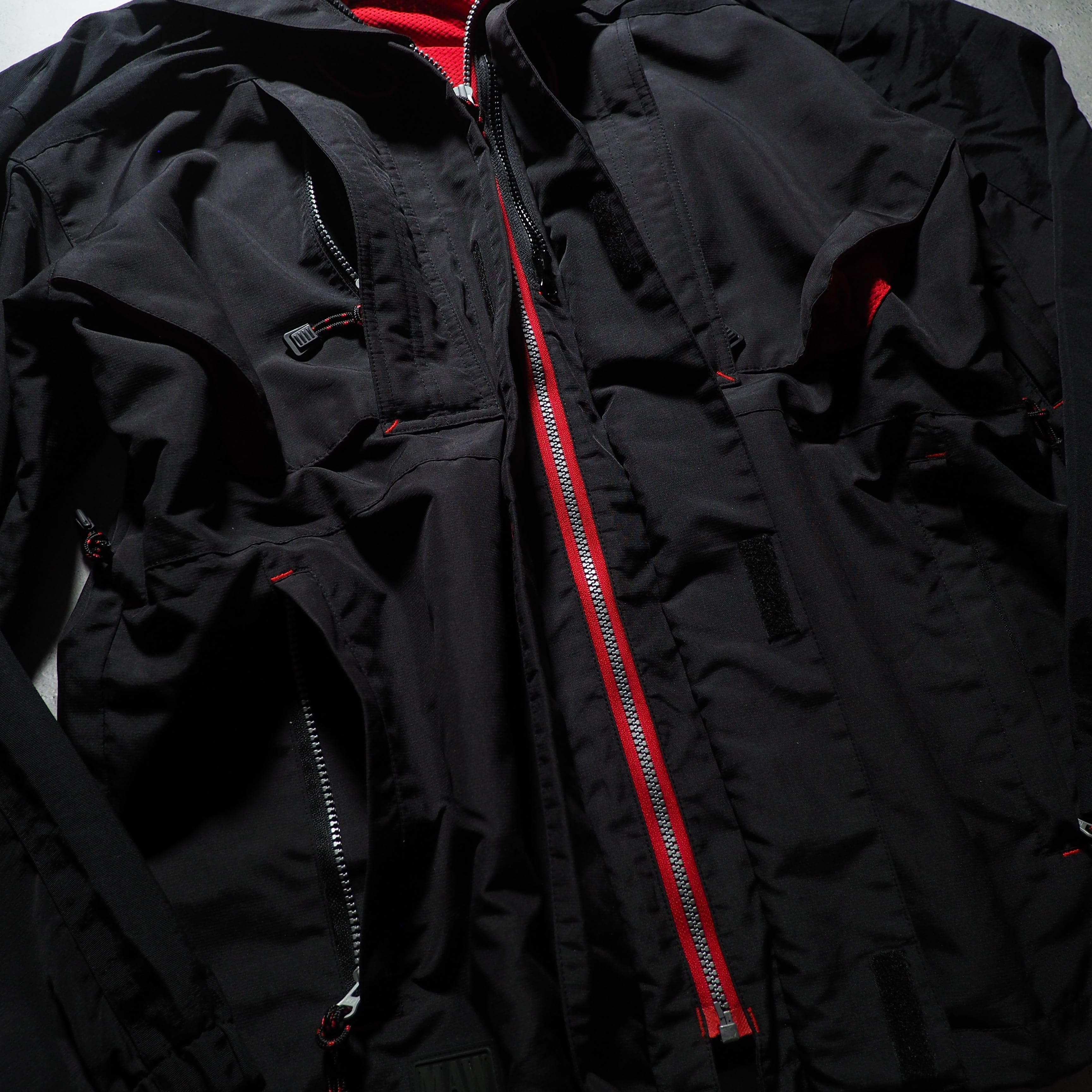 1990s ” Marlboro ” Black nylon technical vintage loose mountain gear jacket