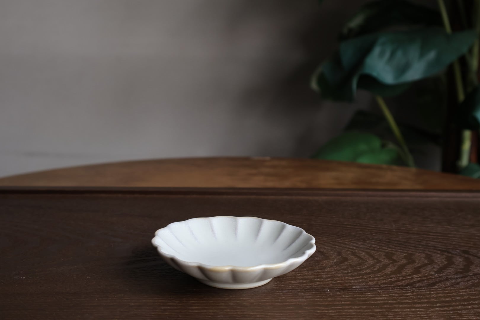 瀬戸焼　加藤華仙　鉄絵中皿　5枚 九谷青窯 - 九谷焼 芳仙作 絵変り金彩色絵花鳥之図 飾皿 銘々皿