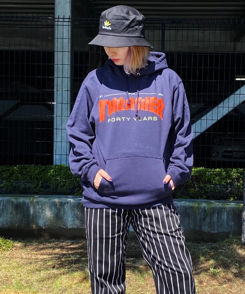 THRASHER(スラッシャー) FORTY YEARS パーカー ネイビー/レッド THRASHER(スラッシャー) FORTY YEARS パーカー ネイビー/レッド
