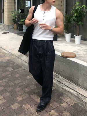 Non-Fade Indigo Tuck Semi Wide Jeans [Mid Blue]