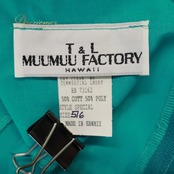 フラダンス 衣装 T&L MUUMUU FACTORY ムームーファクトリー ワンピース ドレス グリーン系 ハイビスカス柄 タロリーフ柄 花柄 植物柄 ハワイアンプリント ハワイアン アロハ フラ ダンス レッスン 練習 緑 紺 黄 黄緑 イエロー系 ネイビー系 華やか 鮮やか かわいい おしゃれ 上品