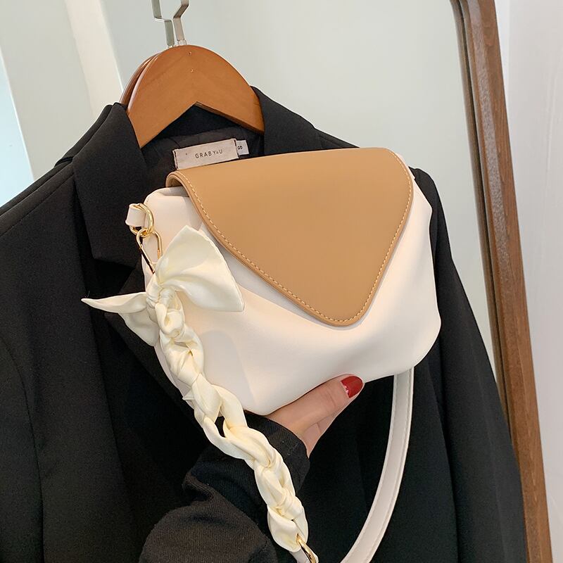 サマーチェーン レッドシングル 夏物 スクウェア メッセンジャーバッグ Tiancai_Wing_Bag13481709635