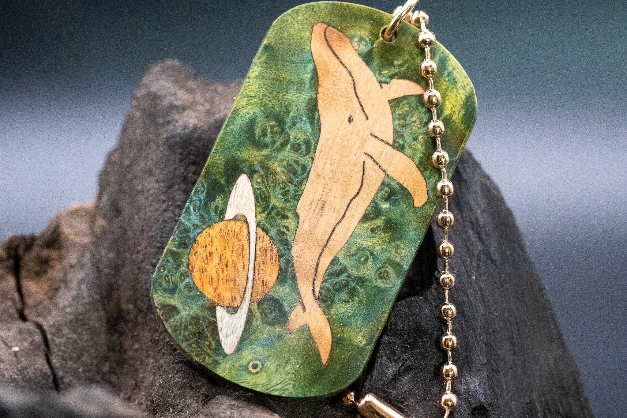 【カナダの象徴】ハードメープル スタビライズウッド ドッグタグ 象嵌 勇魚と惑星