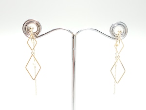 Cute earrings   K10イヤリング(タンスイパール付)　10075【La Terre 表参道】