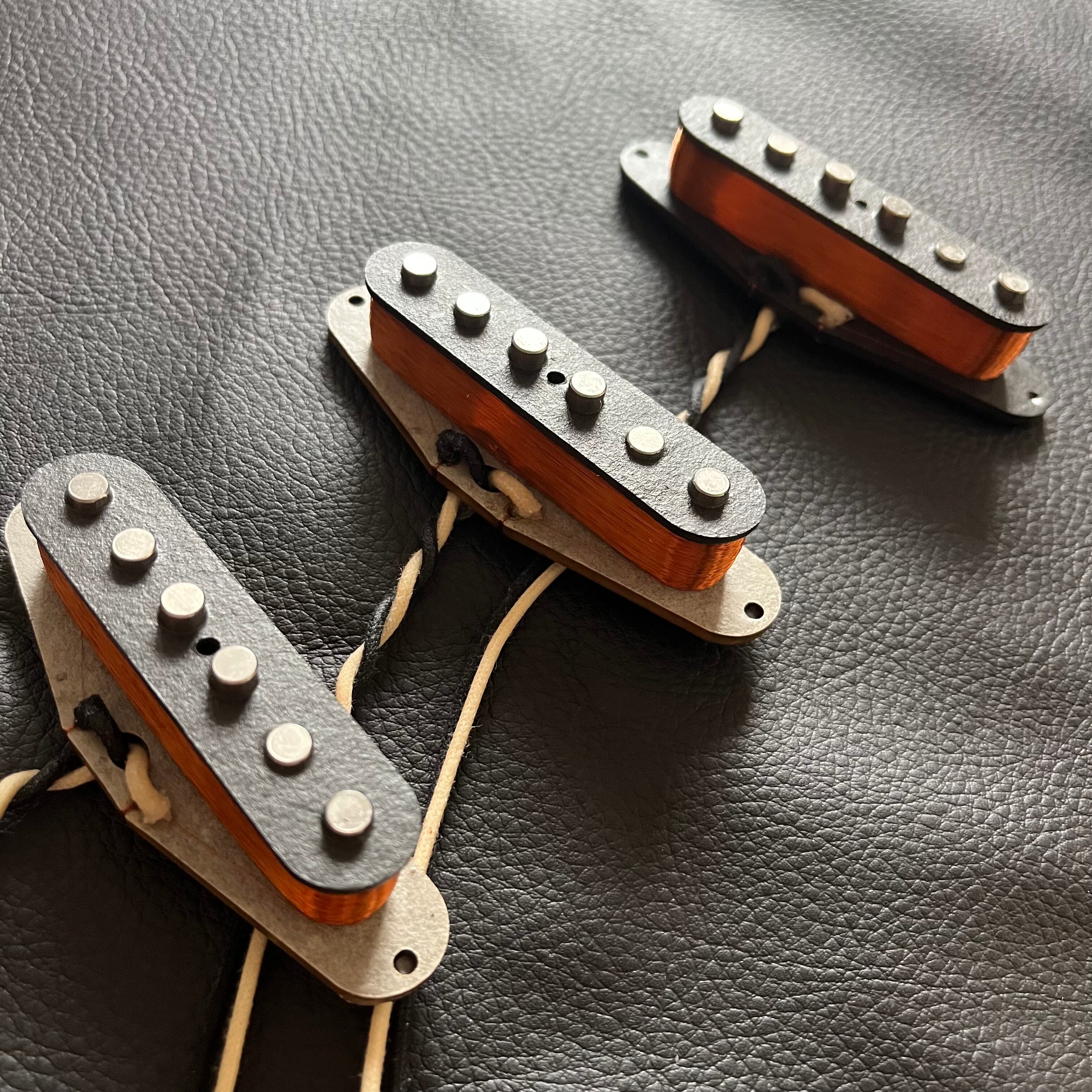 ストラトキャスター用ピックアップ Amazon.co.jp: フェンダー◇Fender Deluxe Drive Stratocaster