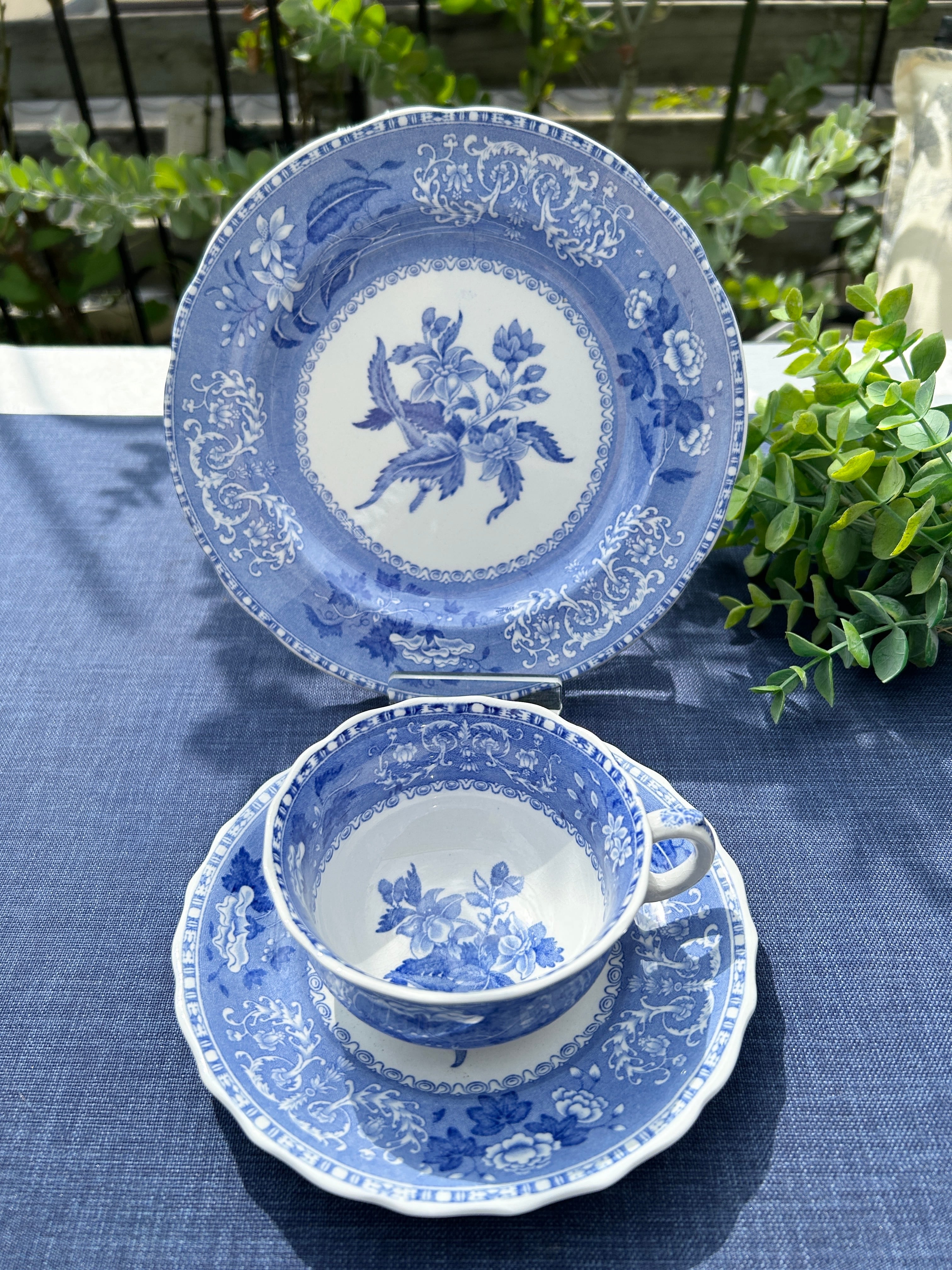 SPODE社　ブルーカミラ　トリオ(カップアンドソーサー、プレート）（Copeland/post Copeland mix)）