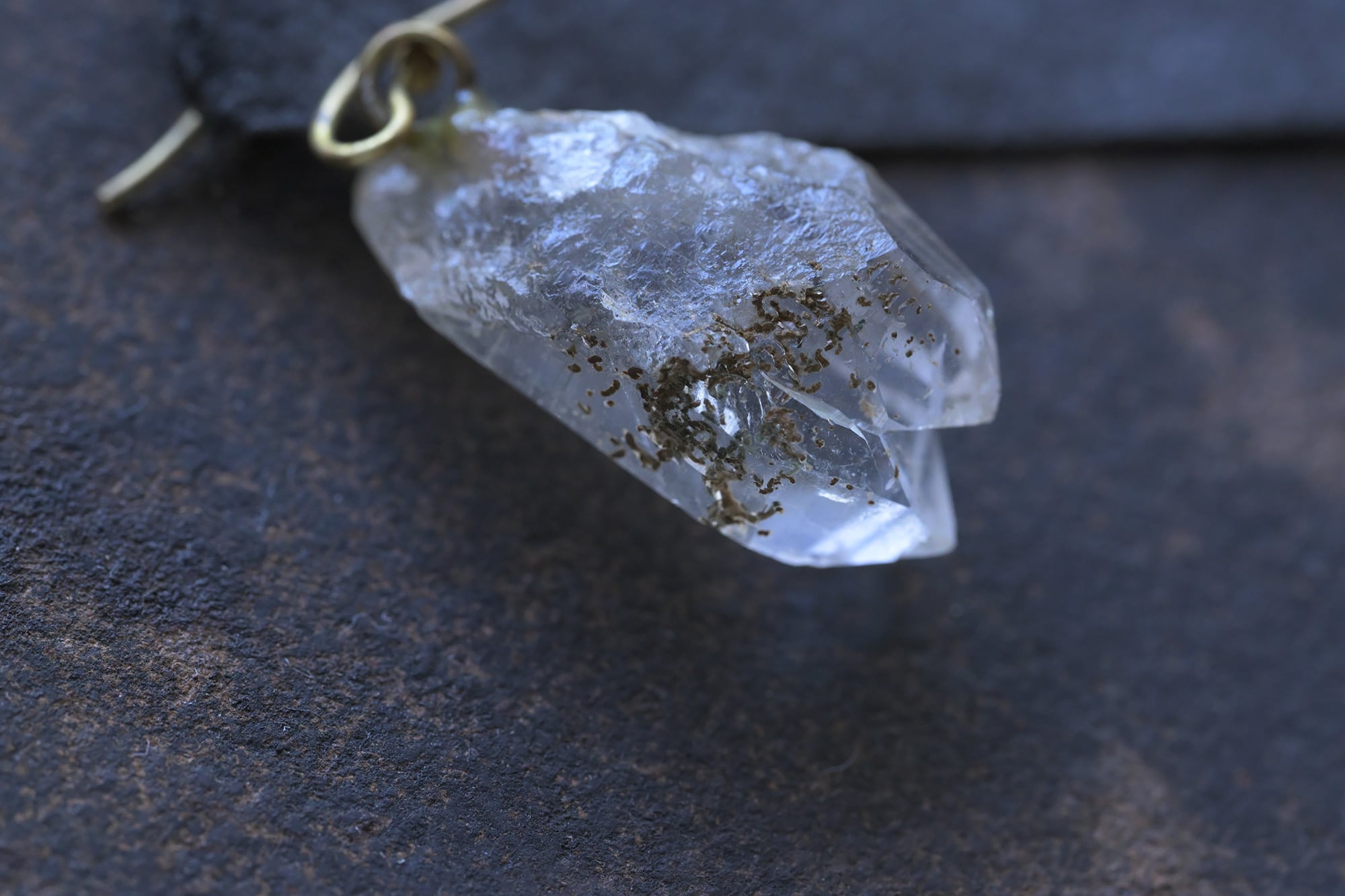 MLP2608-111 muule / Himalayan crystal 地球のかけらの耳飾り Brass