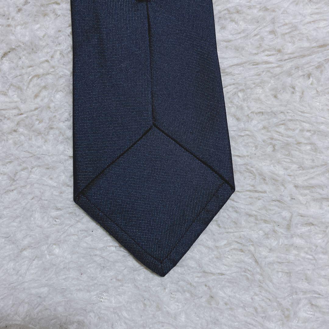 人気・完売品⭐️ルイヴィトン　ネクタイ　カラフル　ナロータイ　刺繍　シルク100% 人気・完売品⭐️ルイヴィトン ネクタイ カラフル ナロータイ 刺繍