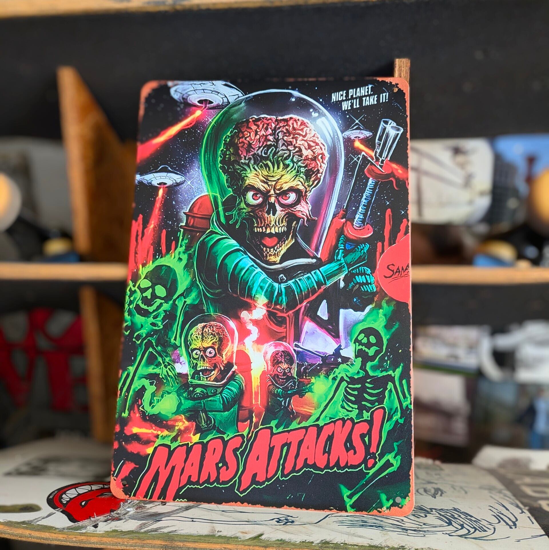 送料無料！ちょうどいいブリキ看板【 Mars Attacks!（ マーズアタック!  ）】 METAL SIGN / メタルサイン / ブリキ看板 / サインボード / ビンテージ加工〚アメリカン雑貨 アメトイ〛