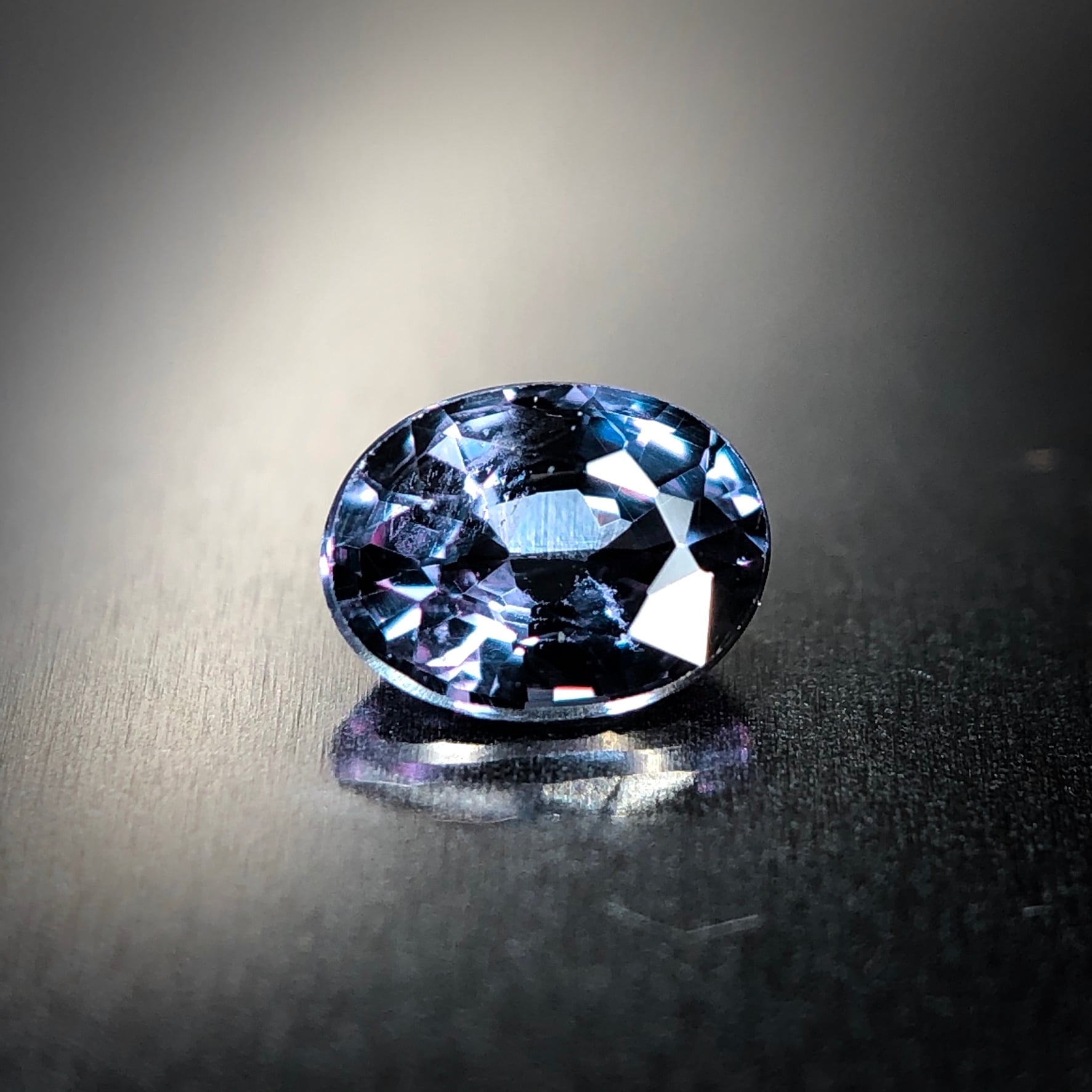 碧く艶めくベキリーブルーの輝き 0.2ct 天然 カラーチェンジ