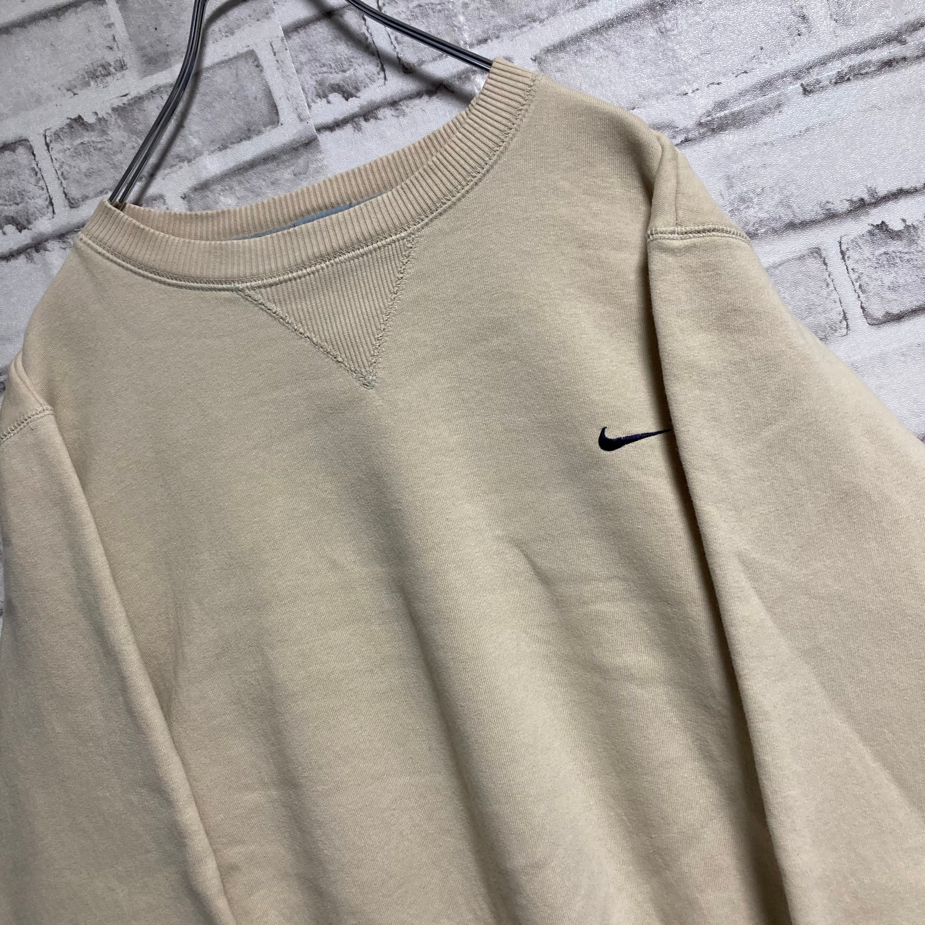 NIKE】Sweat M相当 Made in GREECE “EURO LINE” ナイキ スウェット トレーナー ギリシャ製 ワンポイントロゴ  刺繍ロゴ Swoosh ヨーロッパ 古着 | Fuzzy Fuzzy