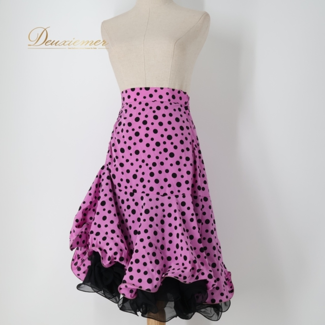 社交ダンス 衣装 スカート ピンク系 チャコット Chacott 日本製 ドット 水玉 フリル ブラック系 ピンク 黒 ラテン 華やか かわいい おしゃれ 鮮やか 軽やか レッスン 練習 練習着 かわいいスカート フリルスカート 社交ダンス用 レディースダンス ドットデザイン おしゃれな衣装 ラテン衣装 ダンス練習服 可愛いピンク 軽やかスカート 水玉模様