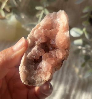 愛の女神の庭の石【ピンクアメジスト】