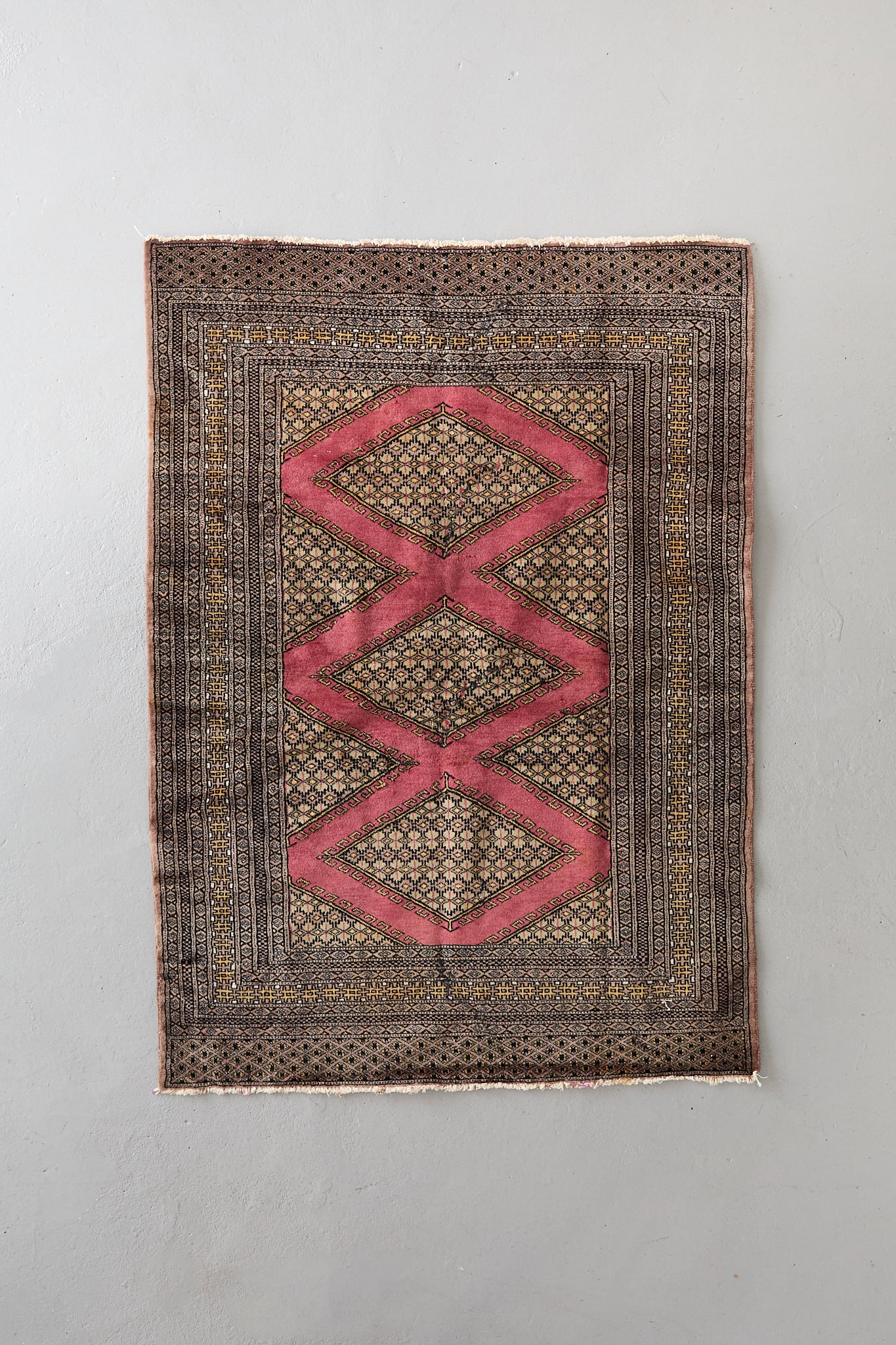 No.230(リペア跡あり)ヴィンテージラグ トライバルラグ パキスタン産(169×119cm)ベージュ、ピンク レッド ブラウン ブラック