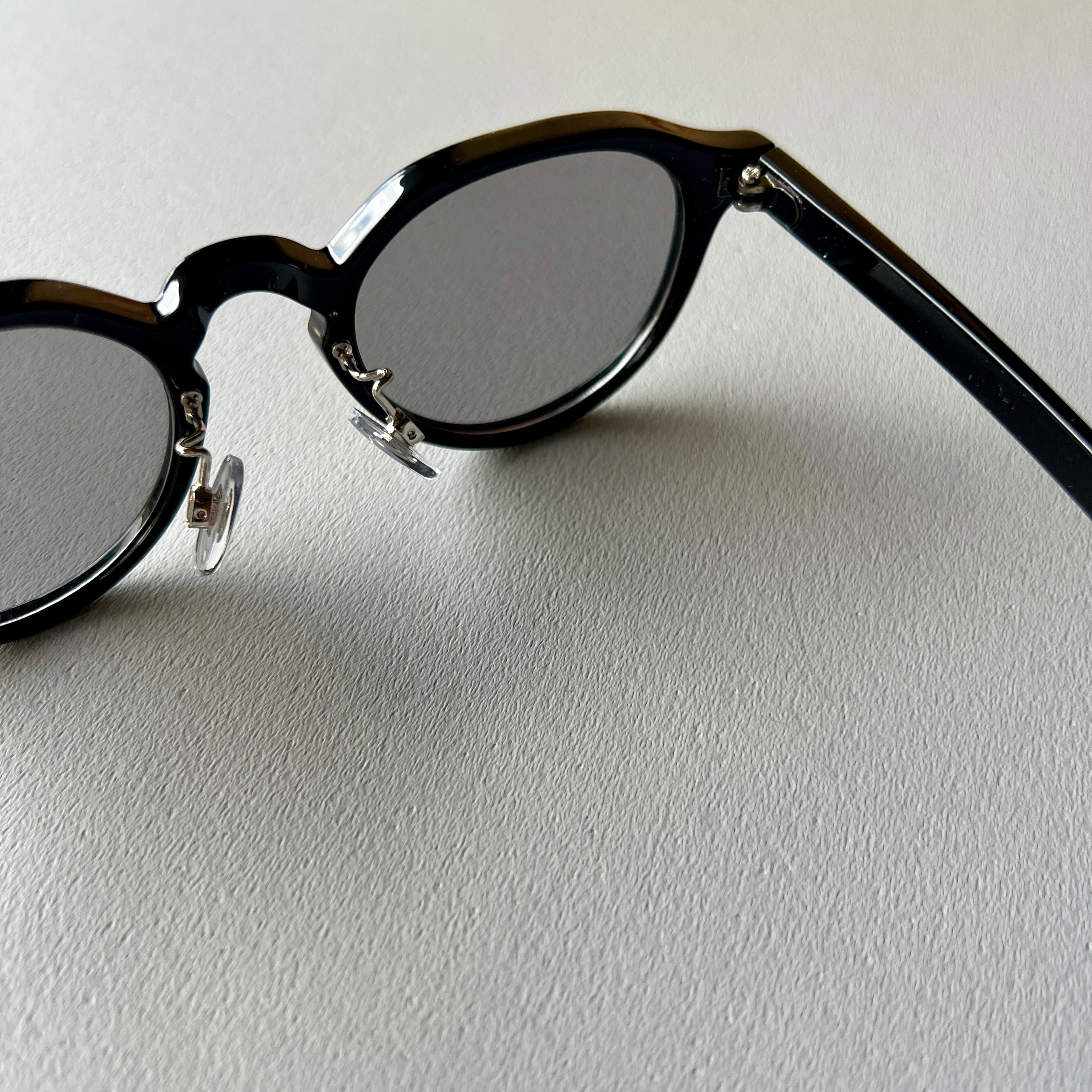 THE DAY SELECT | CROWN PANTO SUNGLASSES | BLACK × CHARCOAL | TD