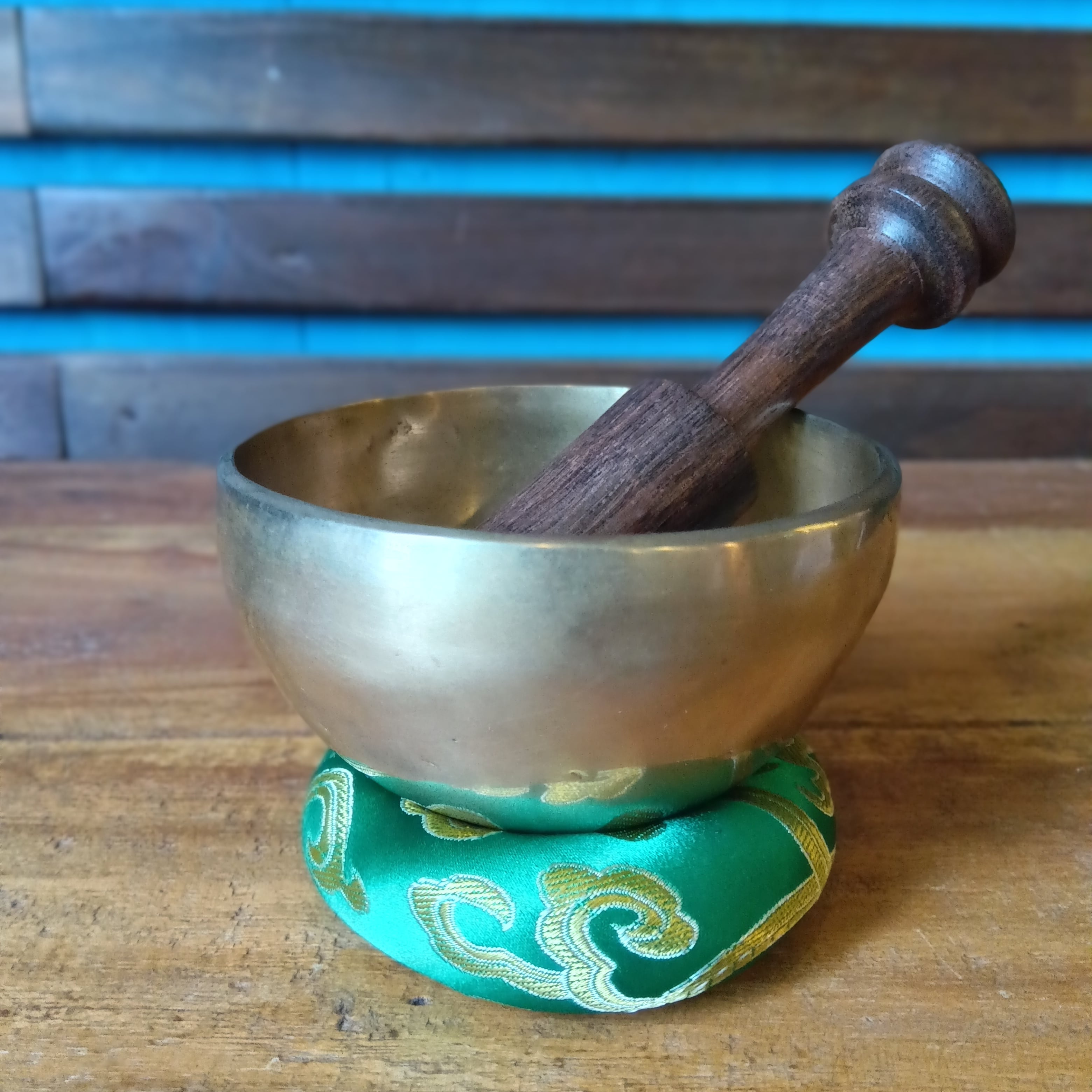 ネパール製 ハンドメイド シンギングボウル（約9.5cm）木製スティック