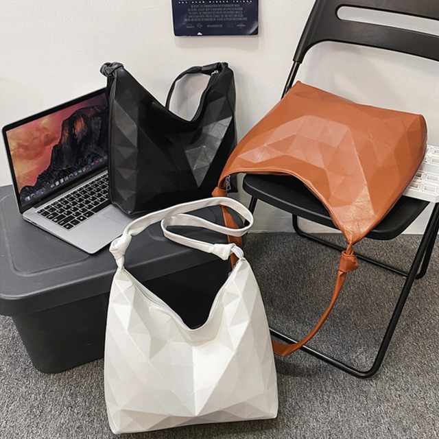 Geometric Pattern Embossed Shoulder Bag       00062