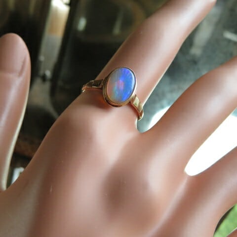 ヴィンテージ K18 光彩オパール覆輪留めリング