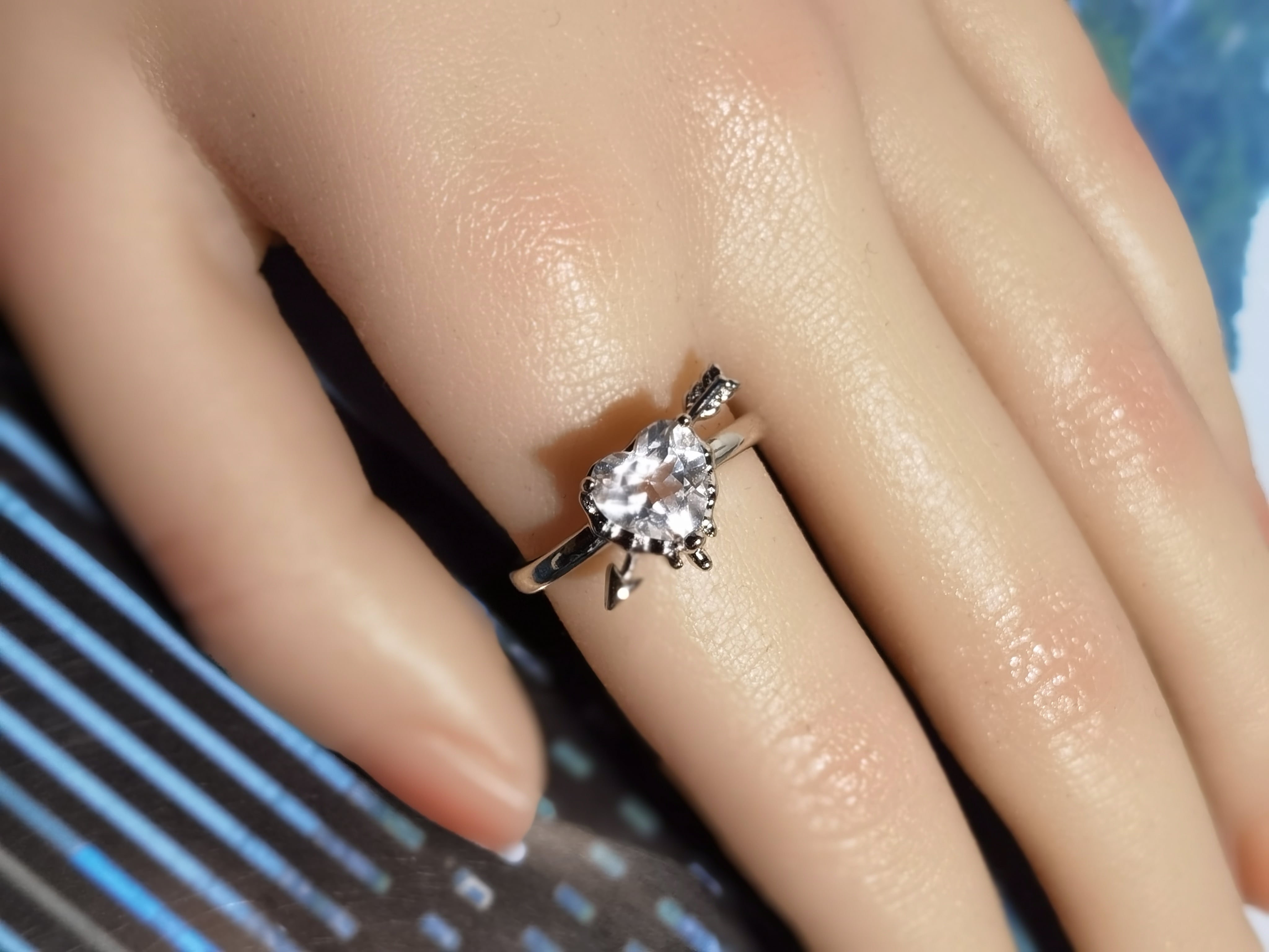 キューピッドの矢が射抜く透明な想い」天然クリア水晶 リング | 天然石