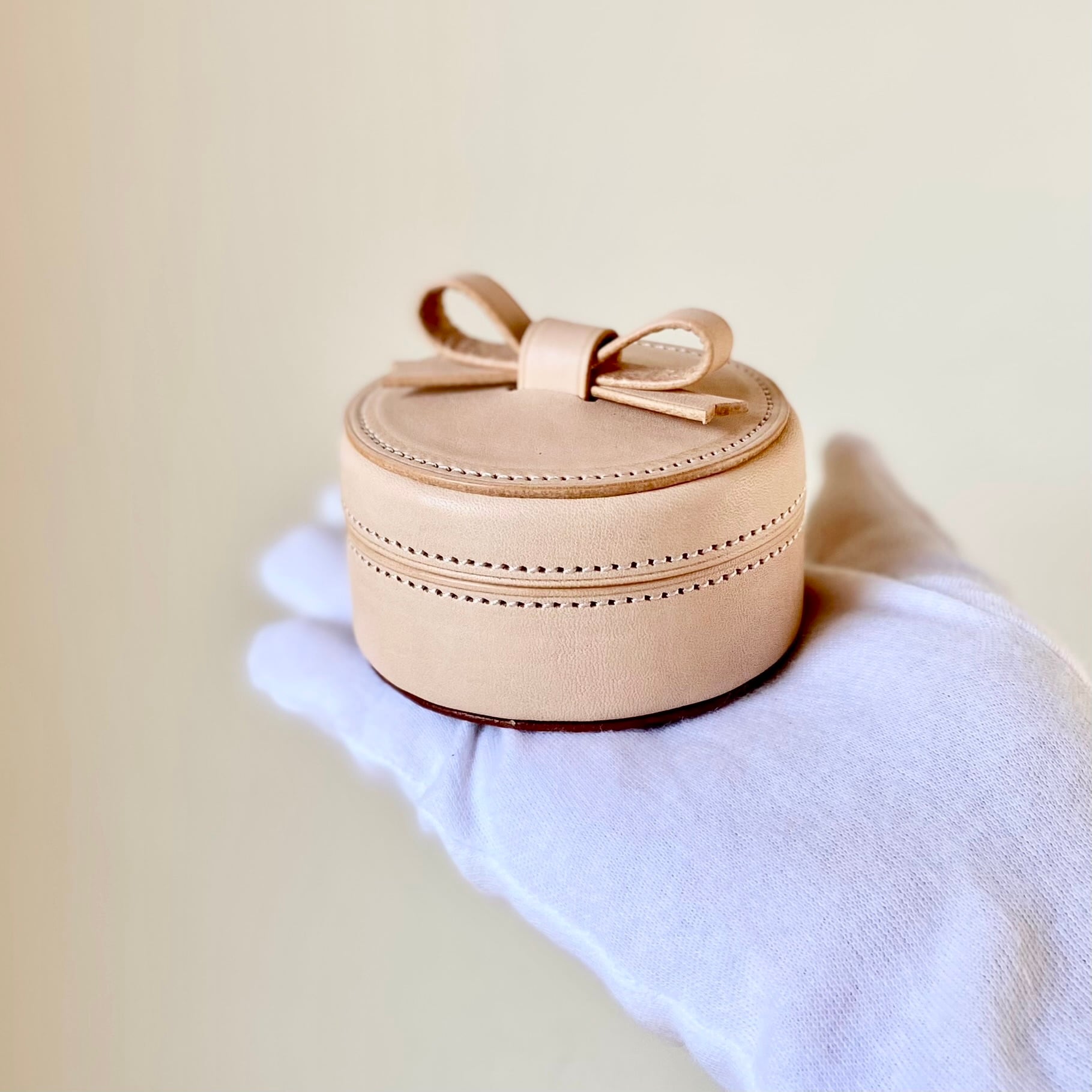 大人可愛い上質レザーの小物入れ ナチュラル | FUNO（フーノ