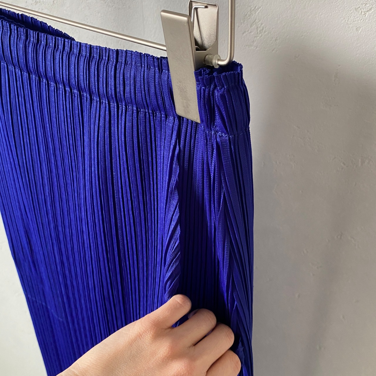 【受注予約：7月中旬入荷予定】pleated 【SK】/blue