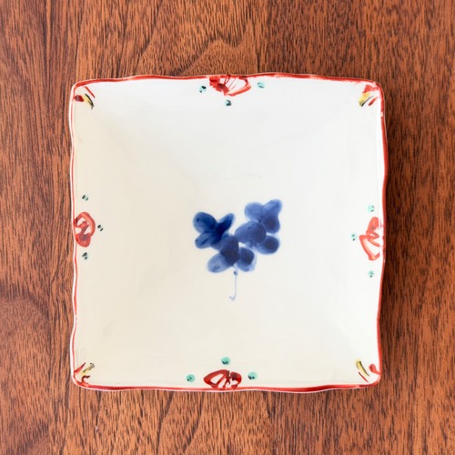 松尾貞一郎 ｜ ３寸角皿 約10㎝角 （赤絵見込み花紋）貞土窯・有田