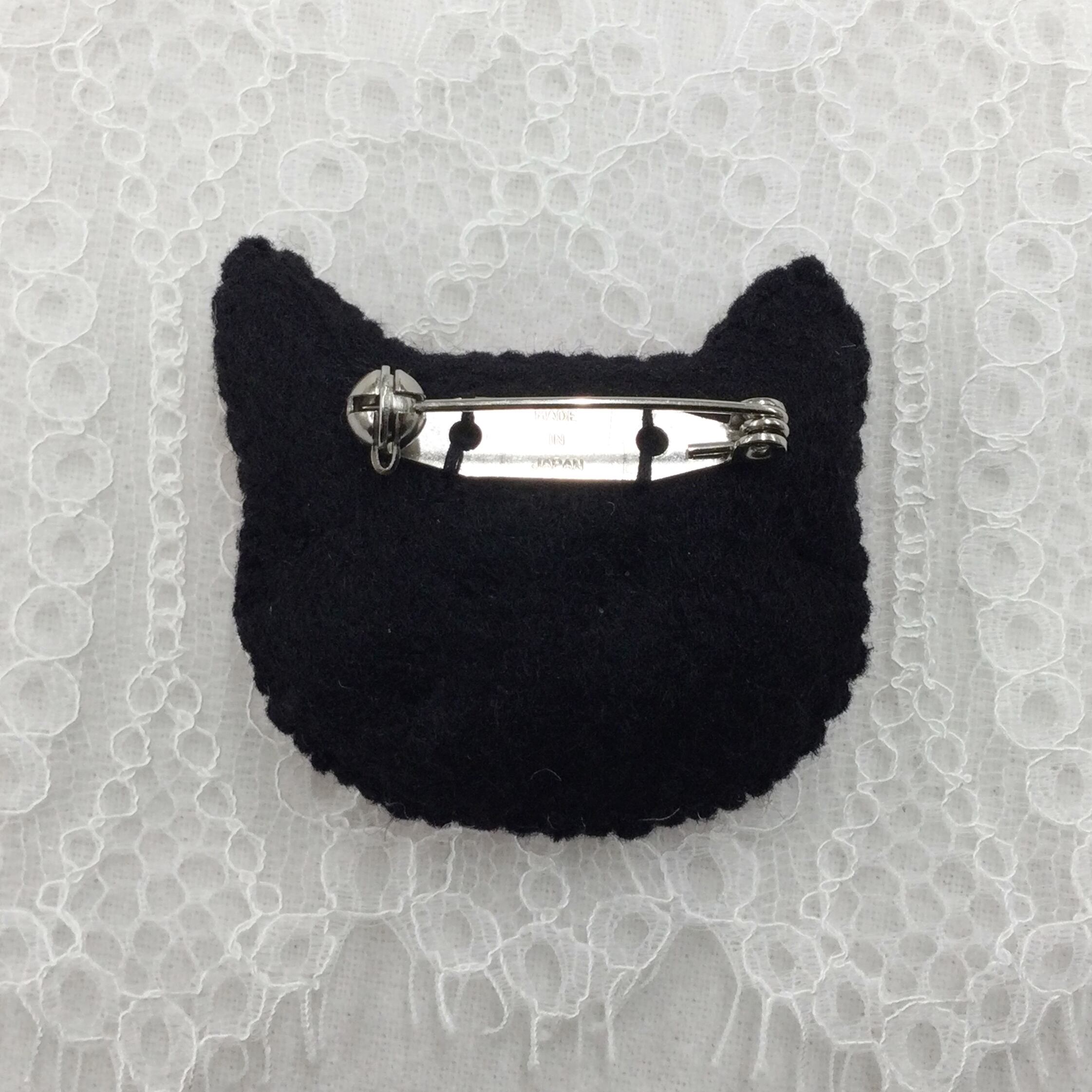 刺繍ブローチ カラフルにゃんこ | パリス刺繍