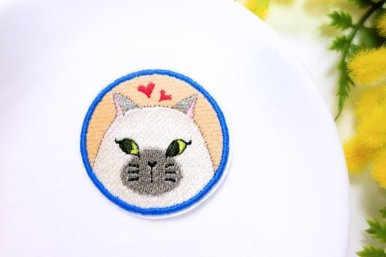 シールにもなる猫の刺繍ワッペン◇柄が特徴的で可愛いゆるふわ猫の