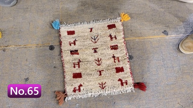 絨毯クエスト43 後編【No.65】Gabbeh ※現在、こちらの商品はイランに置いてあります。ご希望の方は先ずは在庫のご確認をお願いします。