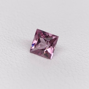 プリンセスなスピネル 約3.3*2.4mm r-0586