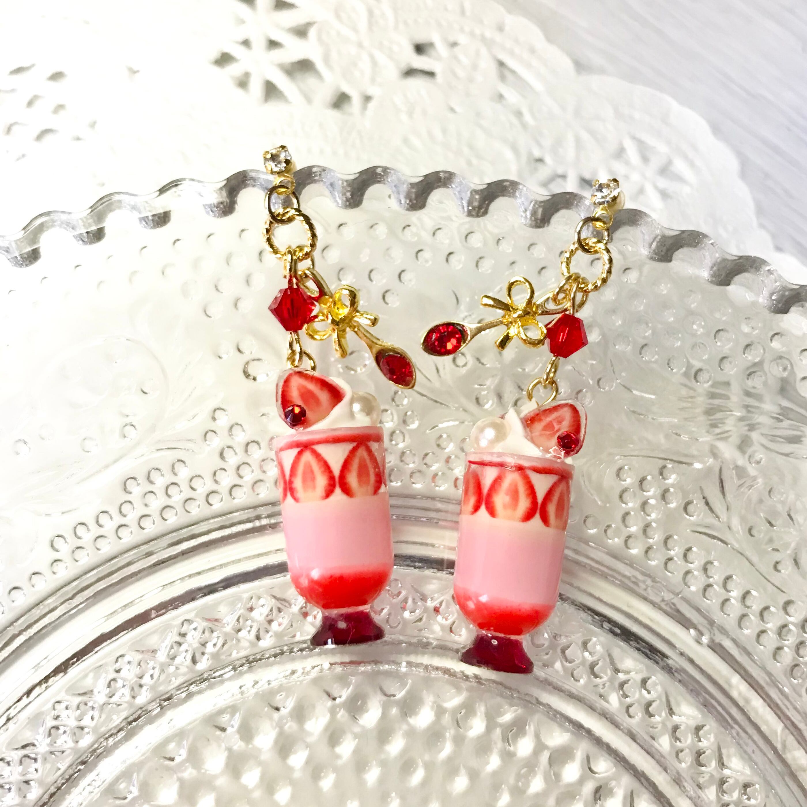 █いちごぱふぇ★ピアス 赤い宝石といちごパフェ［ピアス/イヤリング］ ＊ラッピング無料