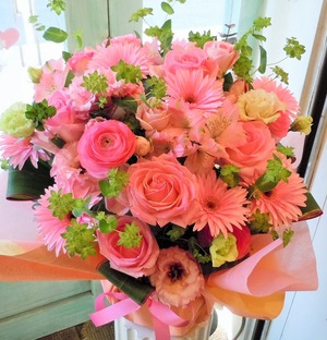 アレンジメント「可愛いすぎるピンクの花たち」