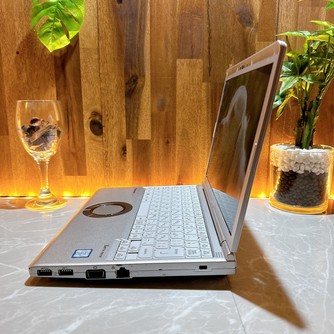 在庫1点限り/Let's note SV8/メモリ8GB/SSD256GB/超軽量/第8世代/初期設定済み/ノートパソコン