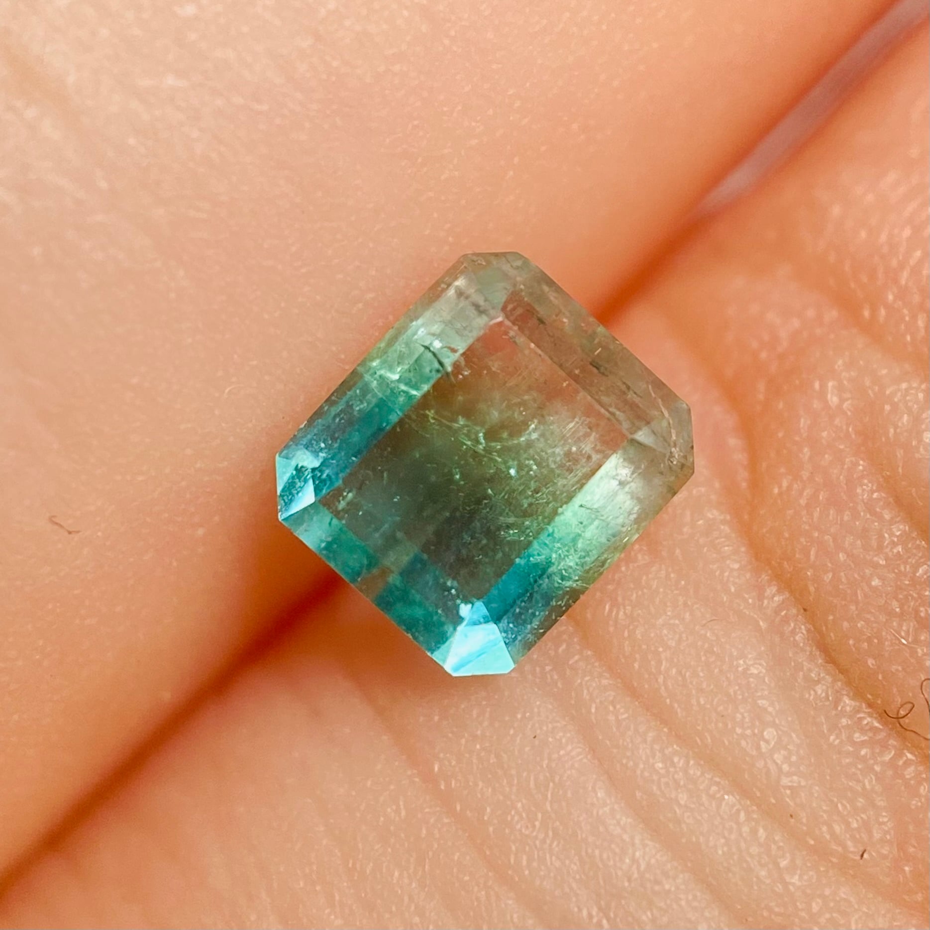 癒しカラーのパーティーカラートルマリン