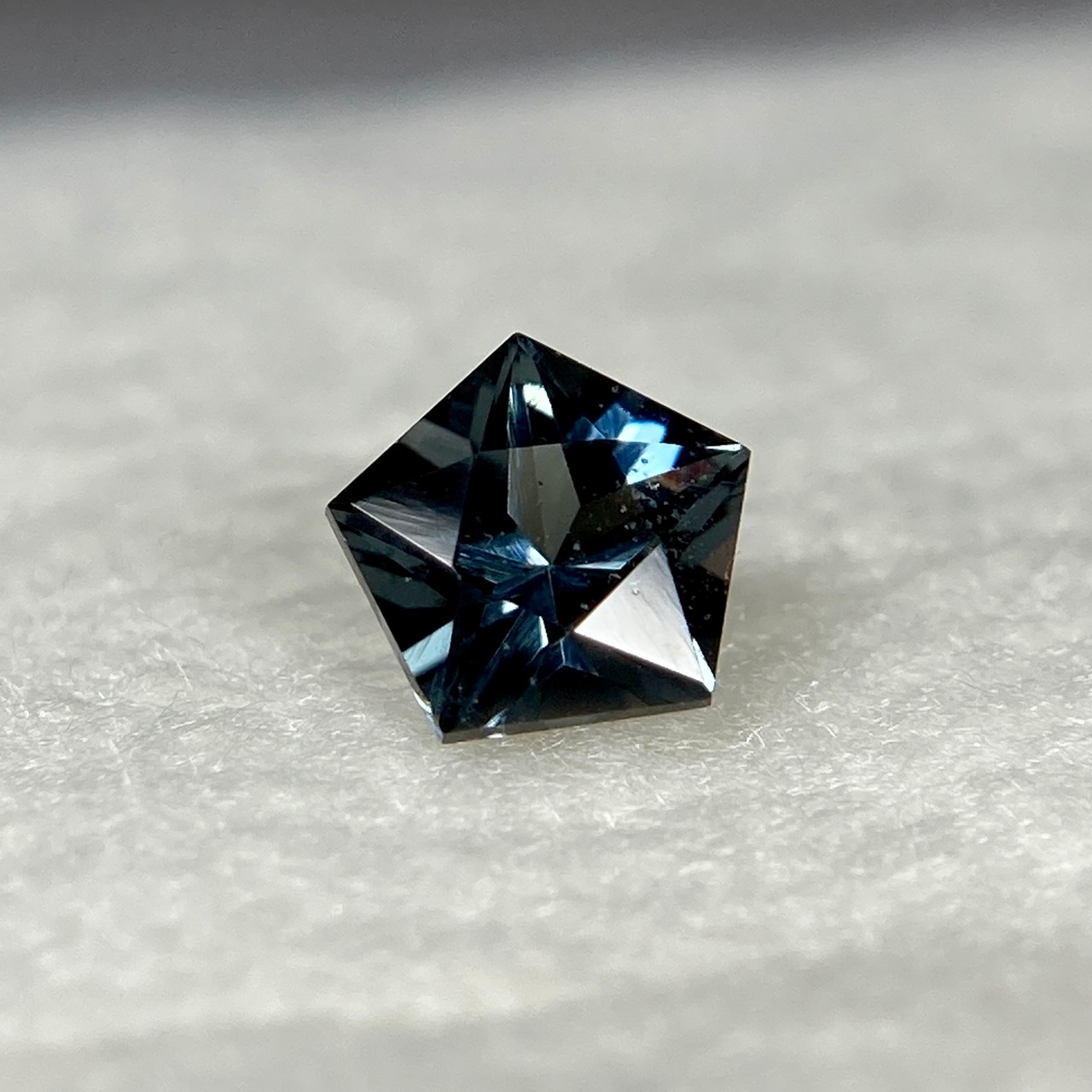 【抽選販売】星のスピネル 約4.6mm r-0043