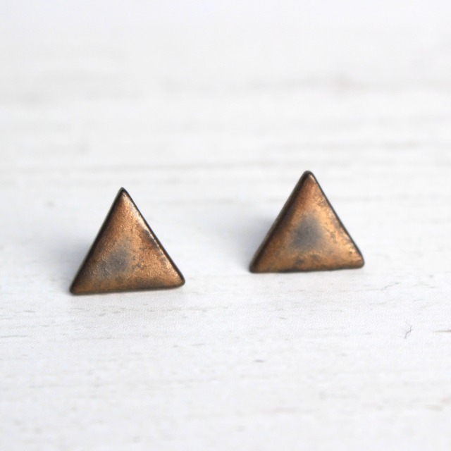 三角形のイヤリング/ピアス --黄金色--