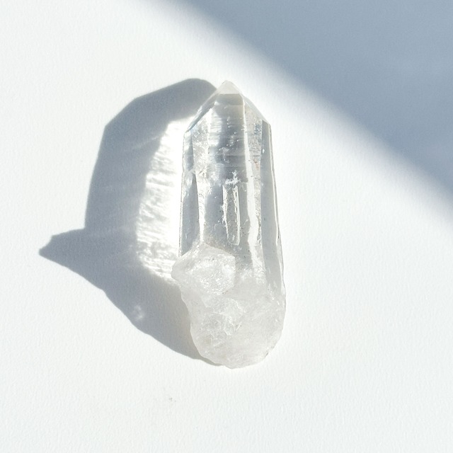 ゼッカ産クリアクォーツ ポイント 原石81 ◇ Clear Quartz ◇天然石・鉱物・パワーストーン・インテリア